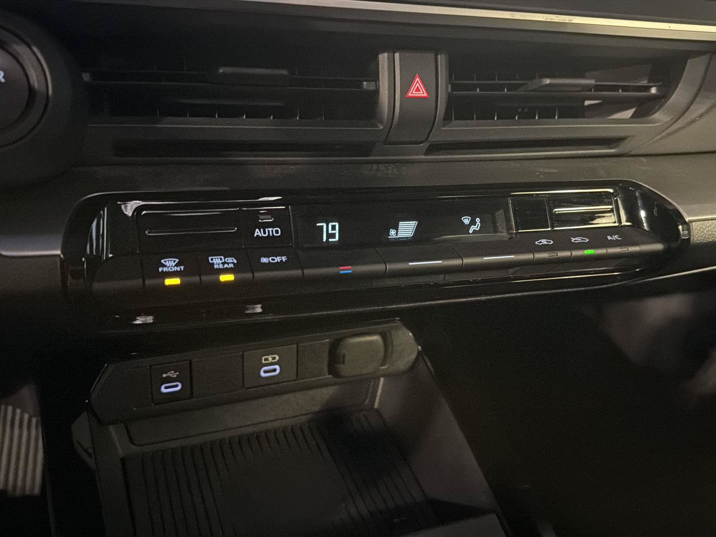 Certified 2025 Toyota Prius LE FWD image 25