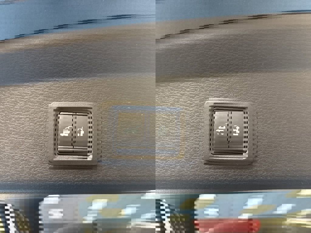 Used 2025 Mitsubishi Outlander SEL image 9