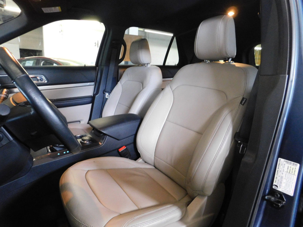 Used 2018 Ford Explorer XLT w/ Equipment Group 202A image 4