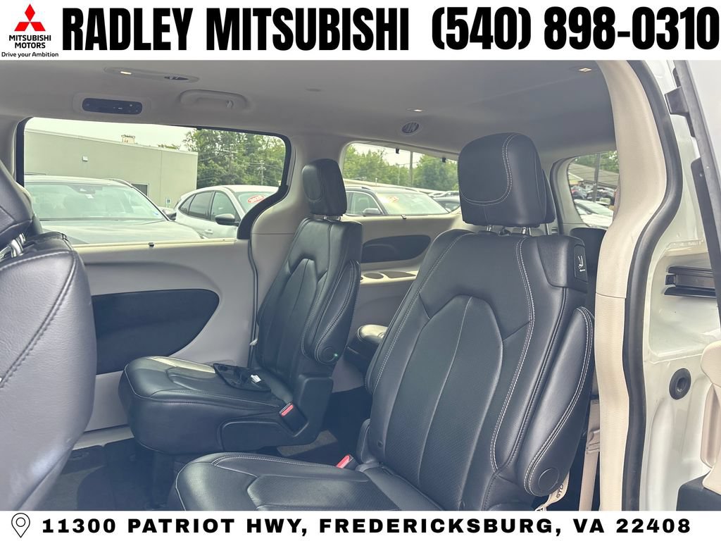 Used 2022 Chrysler Pacifica Touring-L FWD image 12