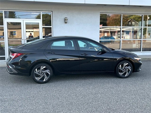 Certified 2025 Hyundai Elantra Sport w/ Cargo Package image 2