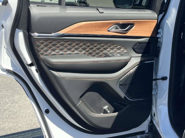 New 2027 Jeep Grand Cherokee Summit AWD/4WD image 14