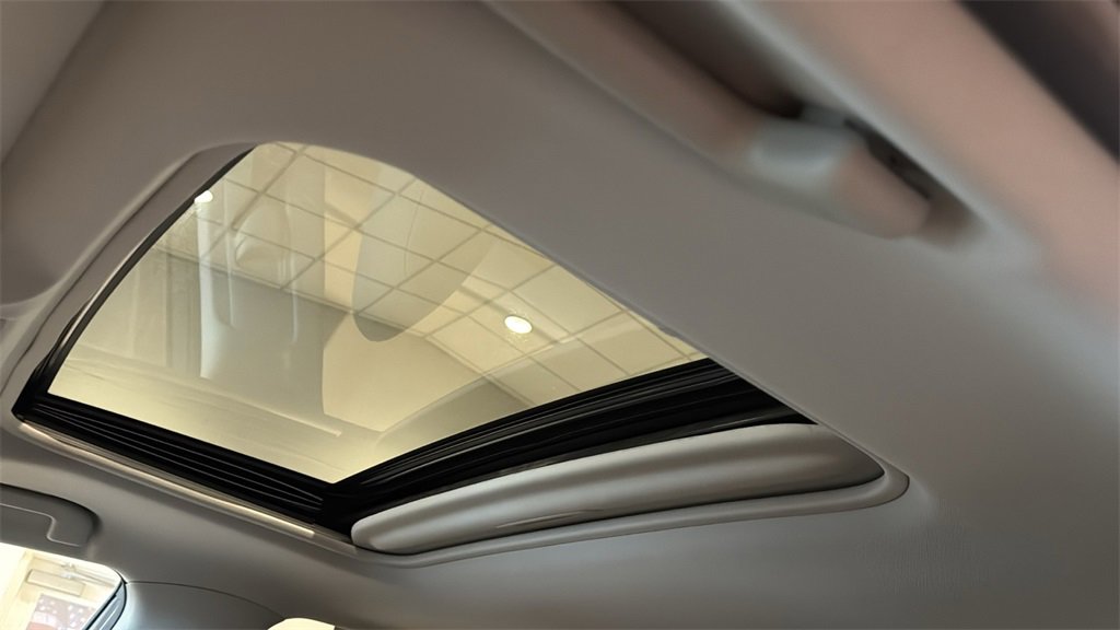 Used 2019 Toyota RAV4 XLE Premium image 25