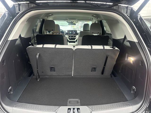 New 2026 Ford Explorer Active w/ Active Comfort Package image 4