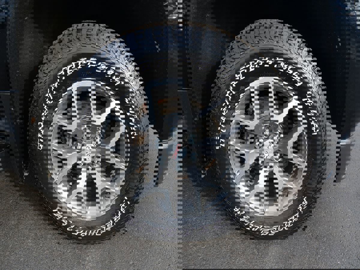 Used 2016 GMC Canyon SLE w/ All Terrain Adventure Package image 34