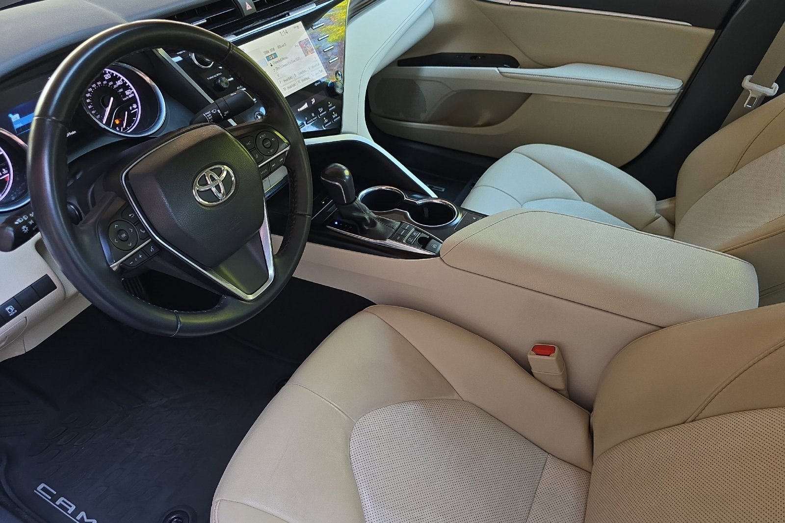 Used 2020 Toyota Camry XLE image 9