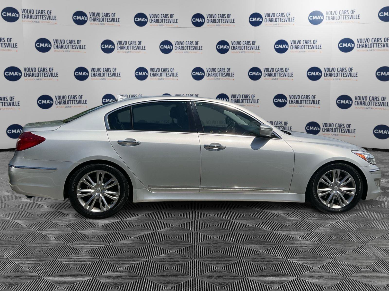 Used 2012 Hyundai Genesis 4.6 RWD image 6