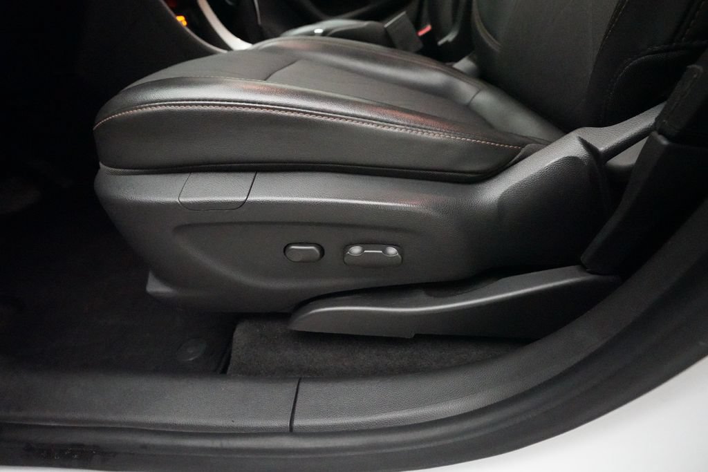 Used 2018 Chevrolet Trax LT w/ LT Convenience Package FWD image 28