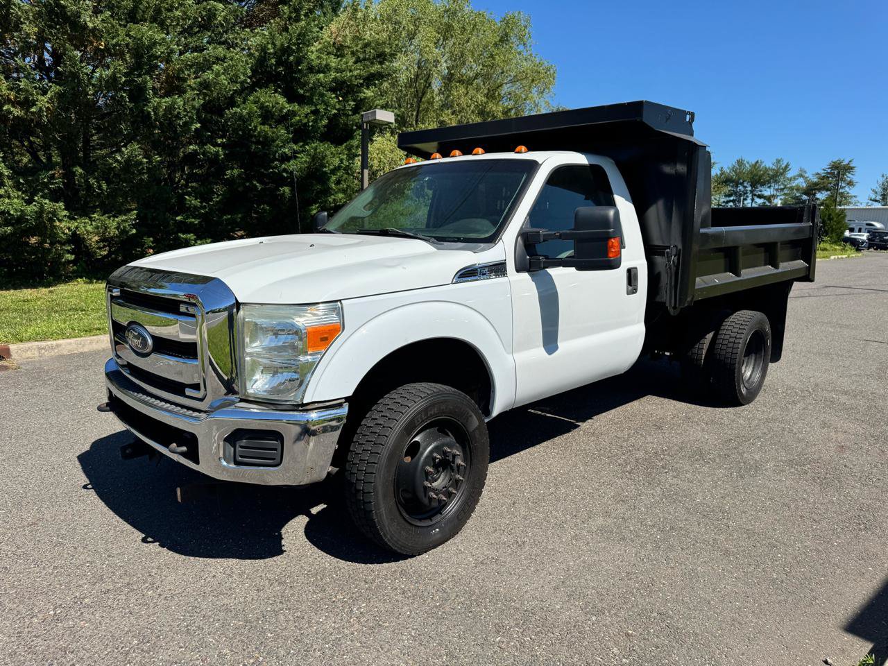 Used 2011 Ford F550 4x4 Regular Cab Super Duty w/ Payload Upgrade Pkg