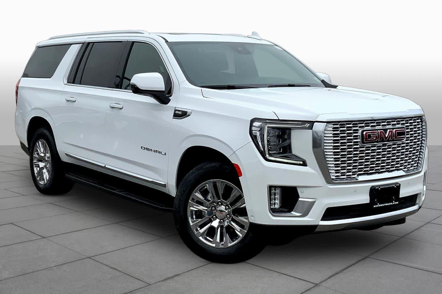 Used 2024 GMC Yukon XL Denali w/ Advanced Technology Package image 3