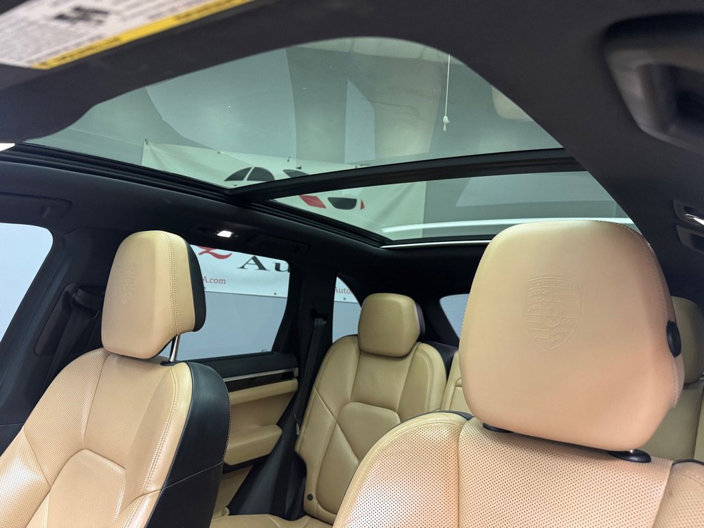 Used 2017 Porsche Cayenne Platinum Edition w/ Premium Package Plus (PJX) AWD/4WD image 17