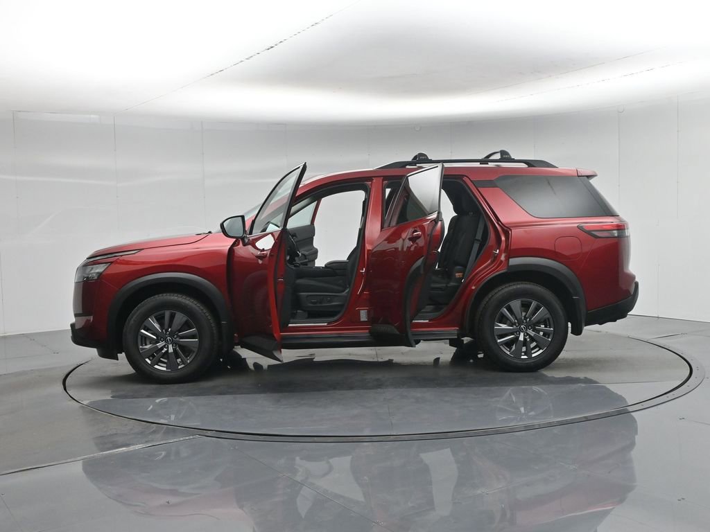 Used 2023 Nissan Pathfinder SV w/ SV Premium Package image 5