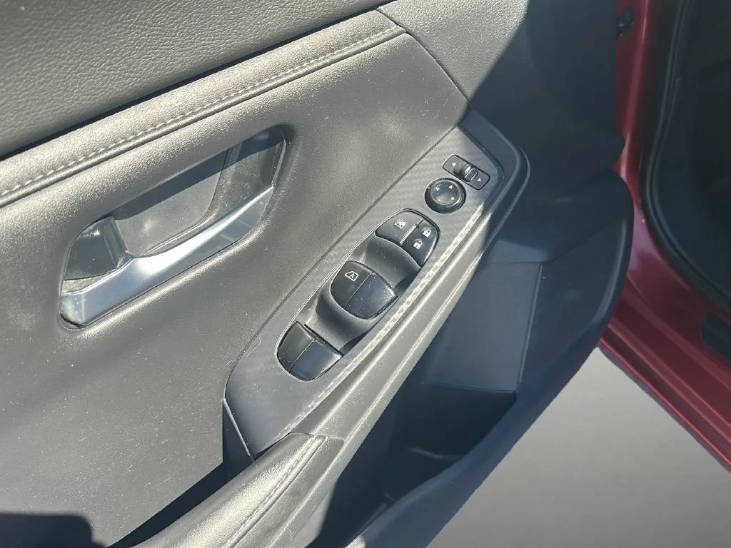 Used 2021 Nissan Sentra SV FWD image 11