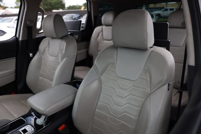Used 2022 Kia Telluride SX w/ SX Prestige Package AWD/4WD image 9