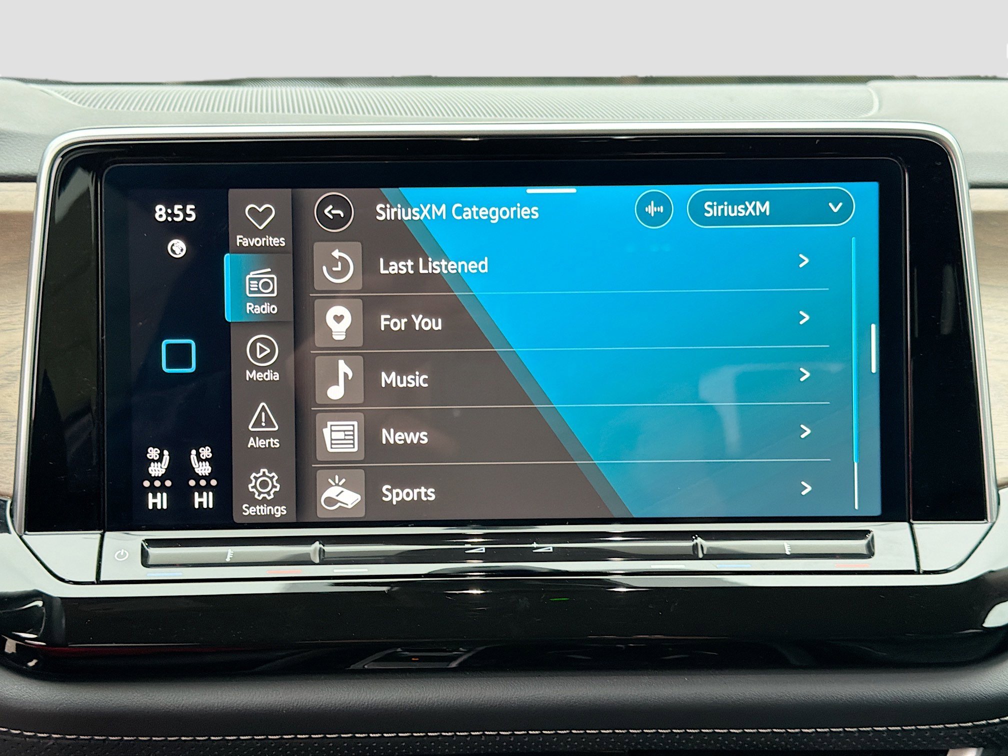 Used 2025 Volkswagen Atlas SE image 29