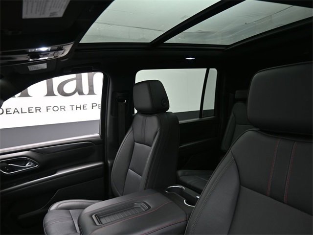 Used 2024 Chevrolet Suburban RST w/ Luxury Package image 17