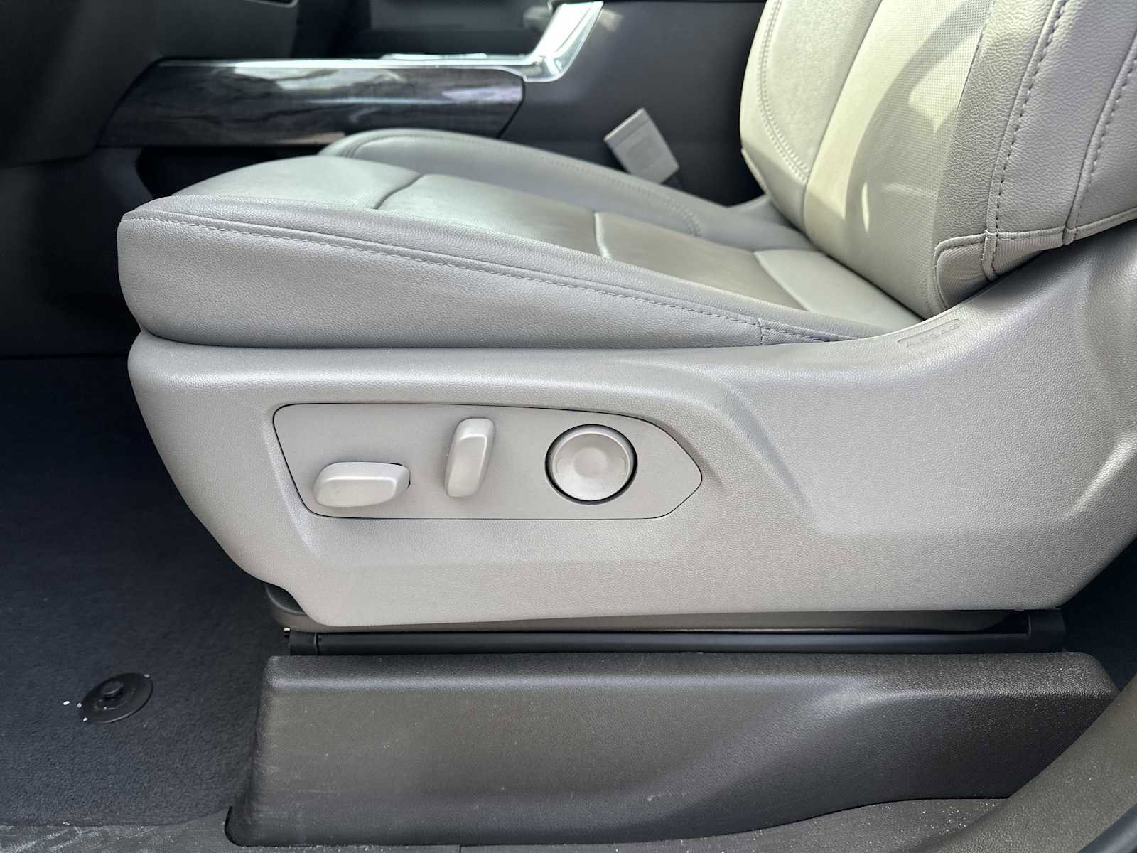 Used 2025 Chevrolet Silverado 2500 LTZ w/ Z71 Chrome Sport Edition image 29