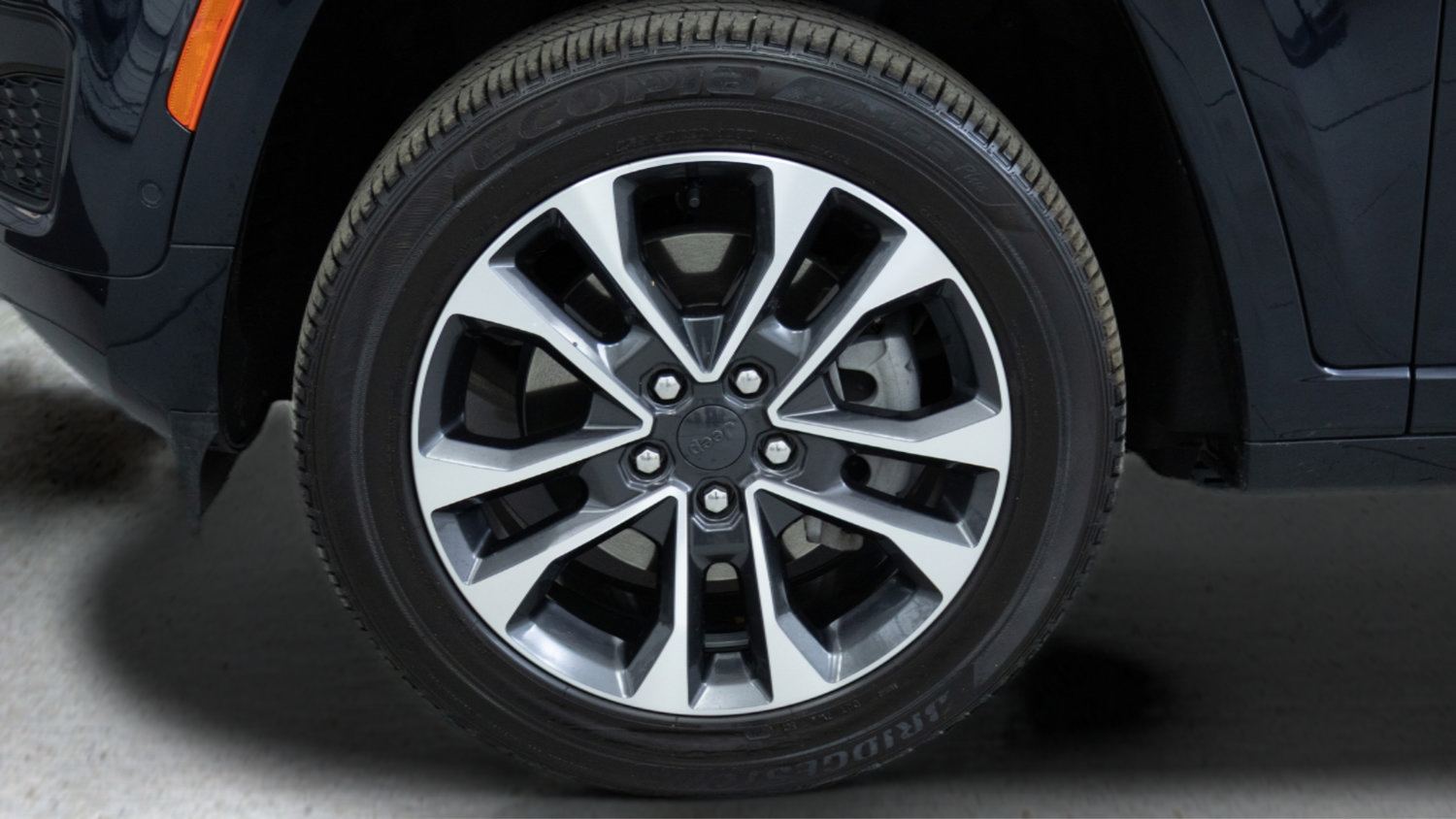 Used 2023 Jeep Grand Cherokee Overland AWD/4WD image 9