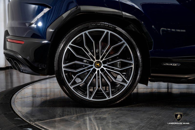 Used 2025 Lamborghini Urus SE image 16
