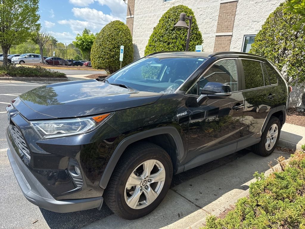Used 2021 Toyota RAV4 XLE w/ Convenience Package image 4