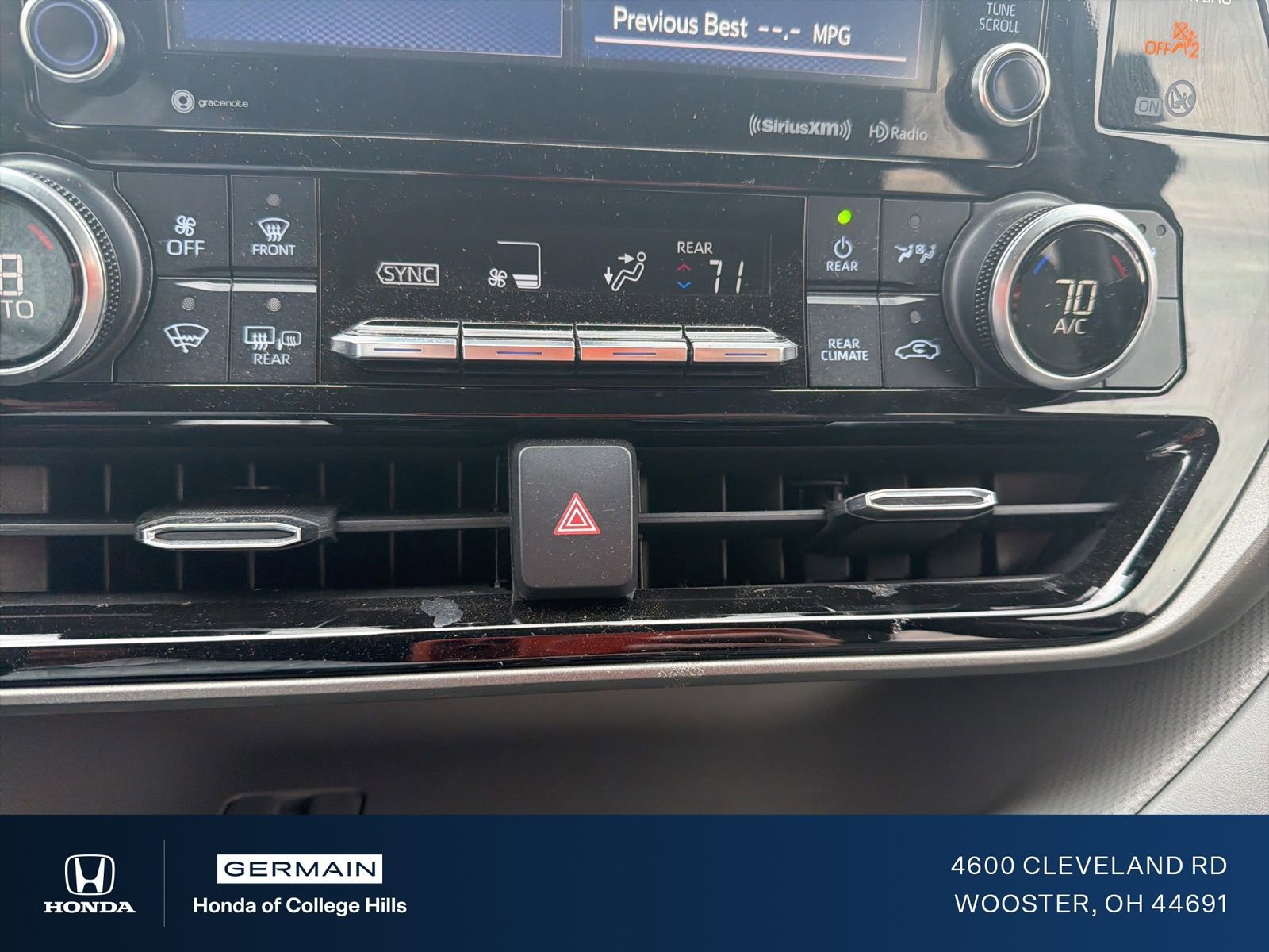 Used 2022 Toyota Highlander XLE AWD/4WD image 22