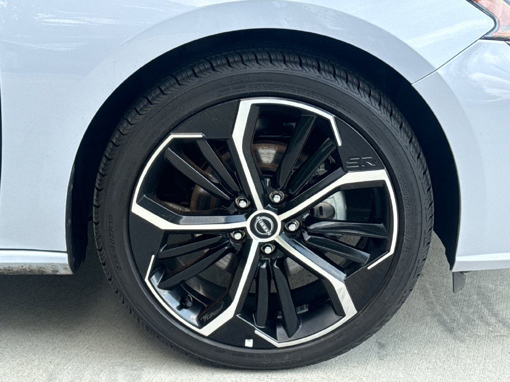 Used 2025 Nissan Altima 2.5 SR FWD image 11