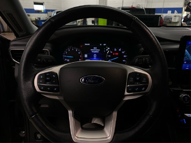 Used 2022 Ford Explorer Limited w/ Equipment Group 301A AWD/4WD image 23