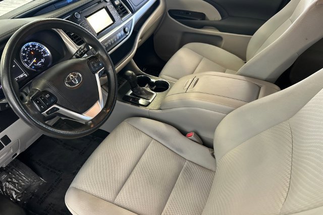 Certified 2019 Toyota Highlander LE FWD image 12