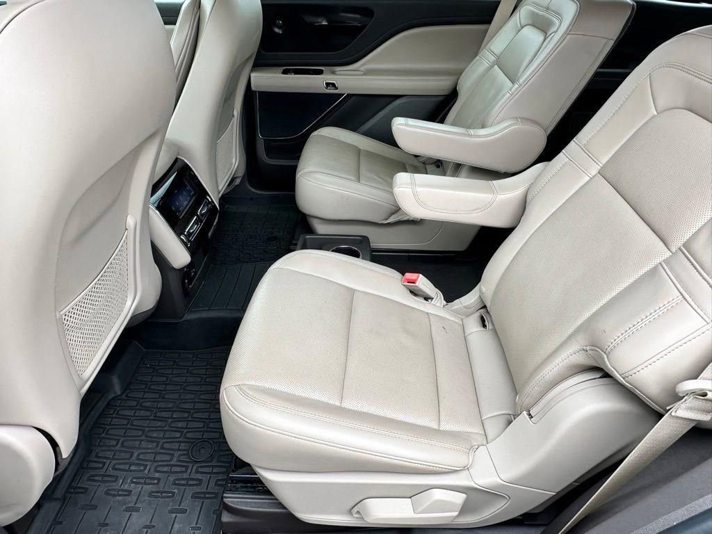 Used 2022 Lincoln Aviator Reserve w/ Equipment Group 201A image 7