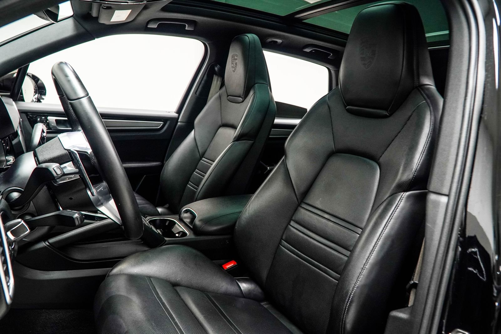 Used 2023 Porsche Cayenne Platinum Edition image 43
