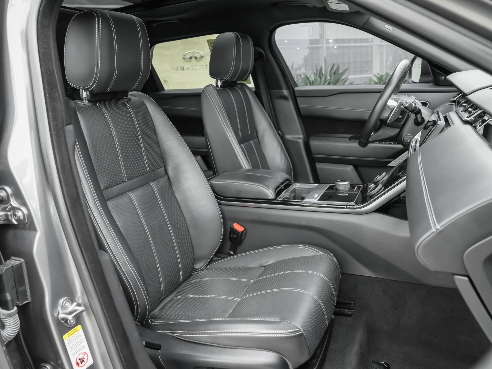 Used 2019 Land Rover Range Rover Velar R-Dynamic SE AWD/4WD image 39