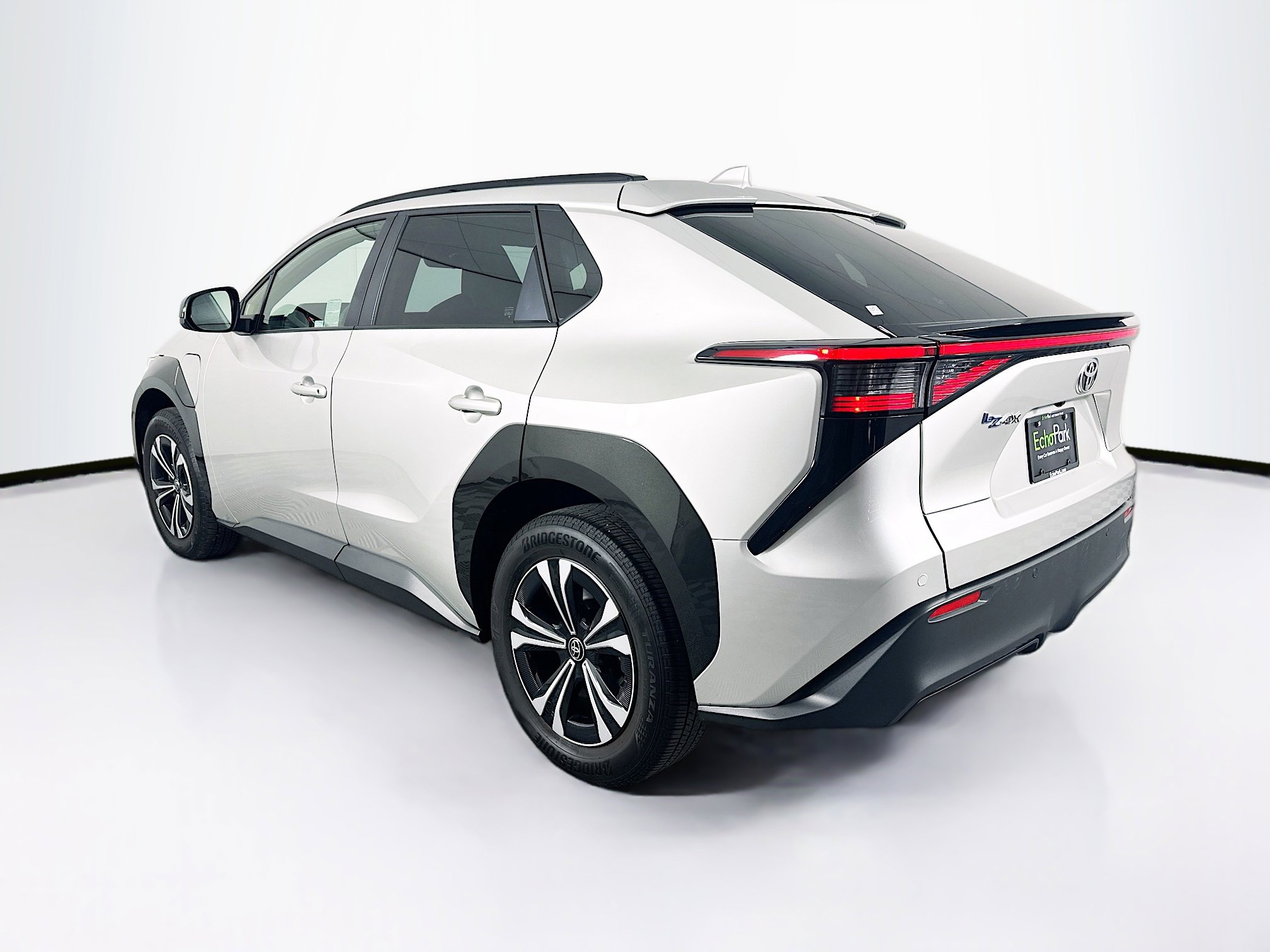 Used 2023 Toyota bZ4X XLE w/ Weather Package FWD image 5