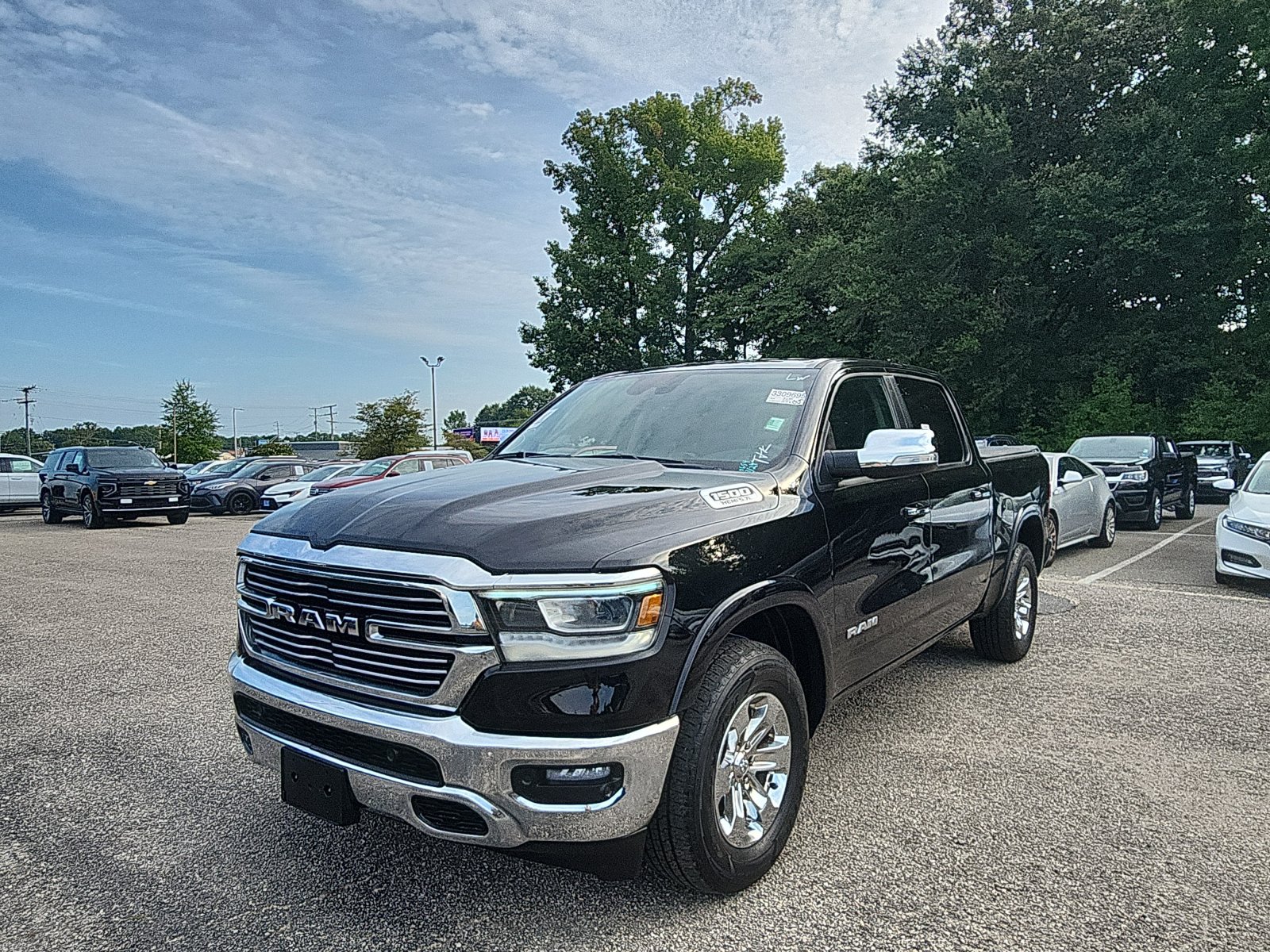 Used 2022 RAM 1500 Laramie AWD/4WD image 1
