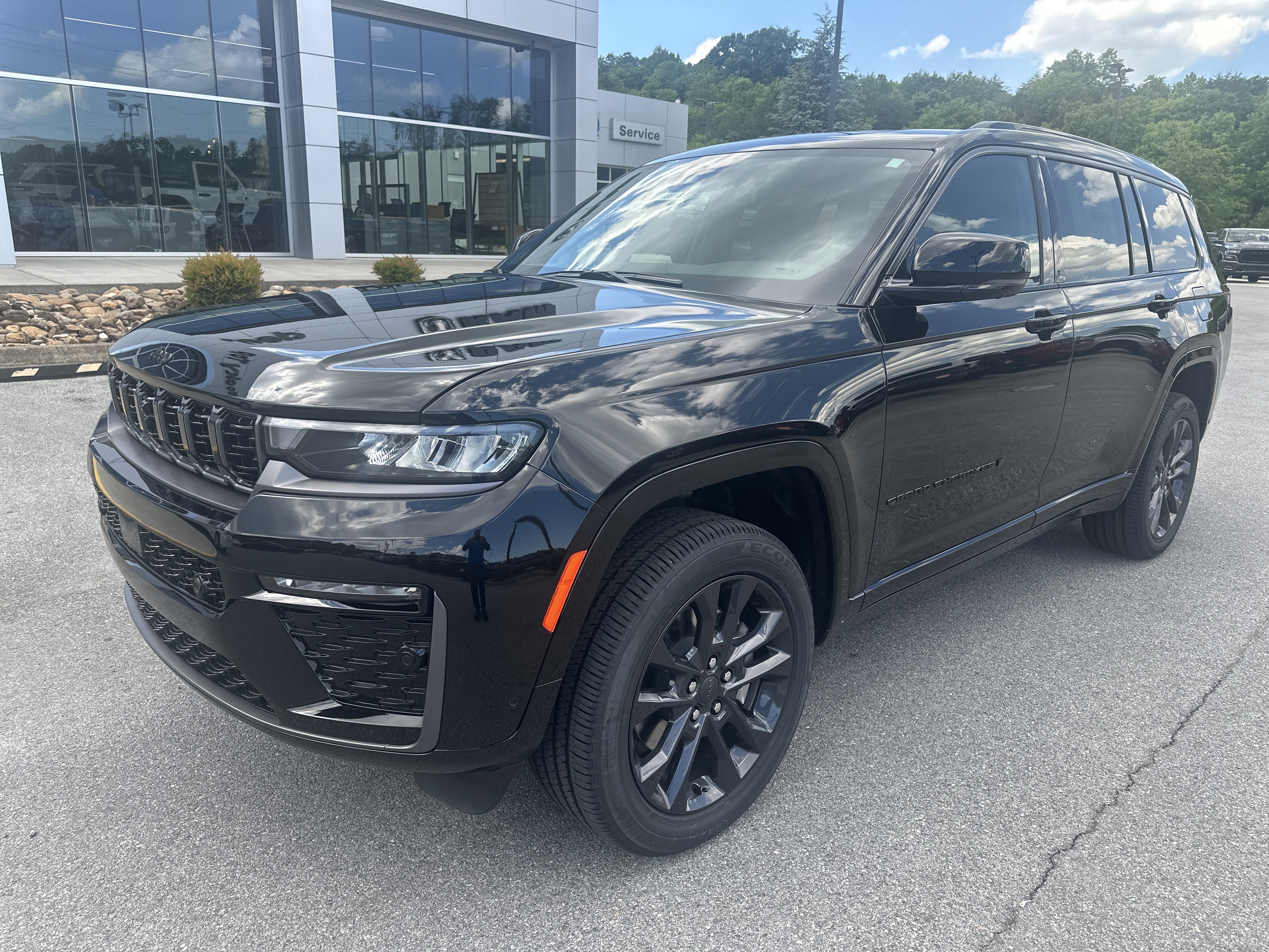 New 2026 Jeep Grand Cherokee L Limited AWD/4WD image 2