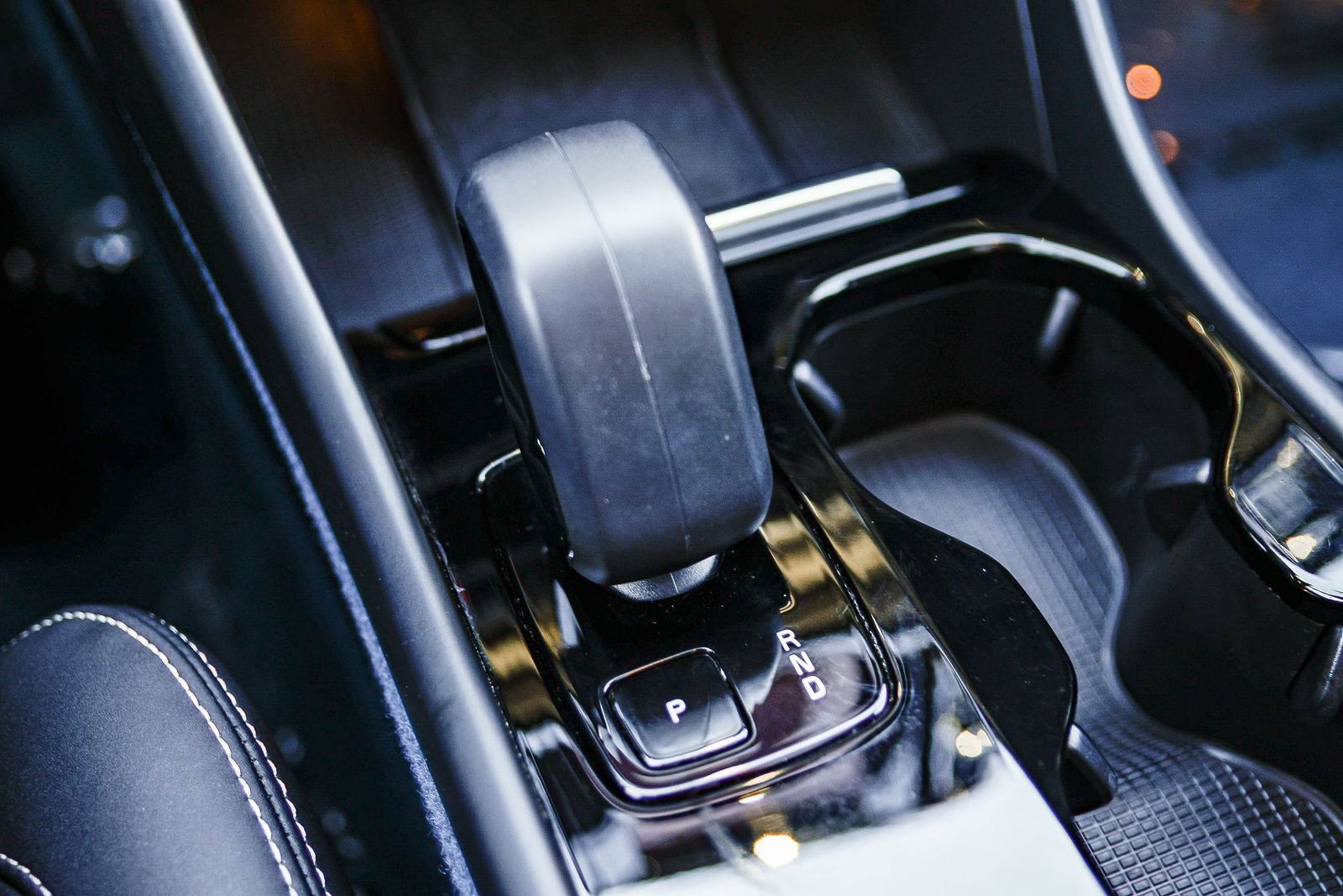 Used 2023 Volvo XC40 Recharge Plus image 25