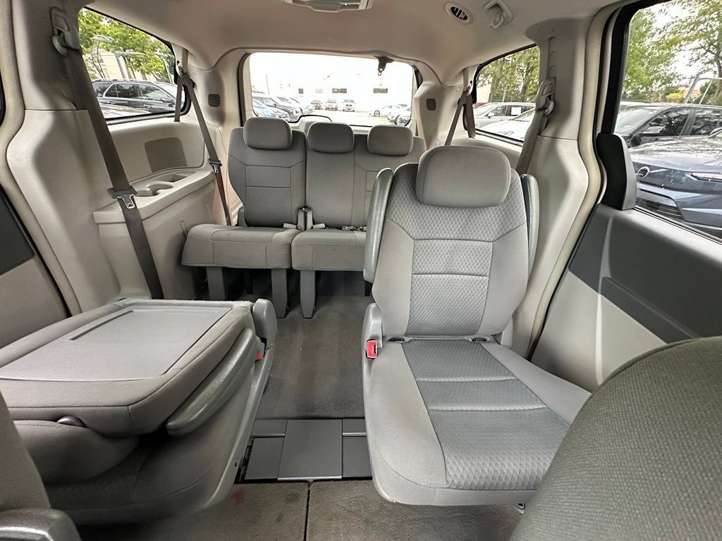 Used 2010 Chrysler Town & Country Touring FWD image 14