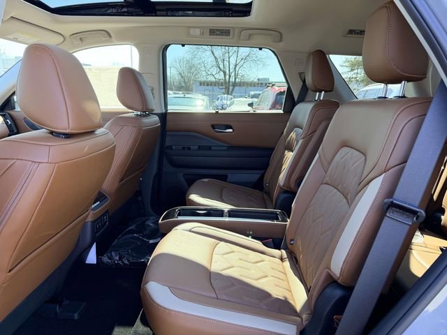 New 2026 Nissan Pathfinder Platinum image 13
