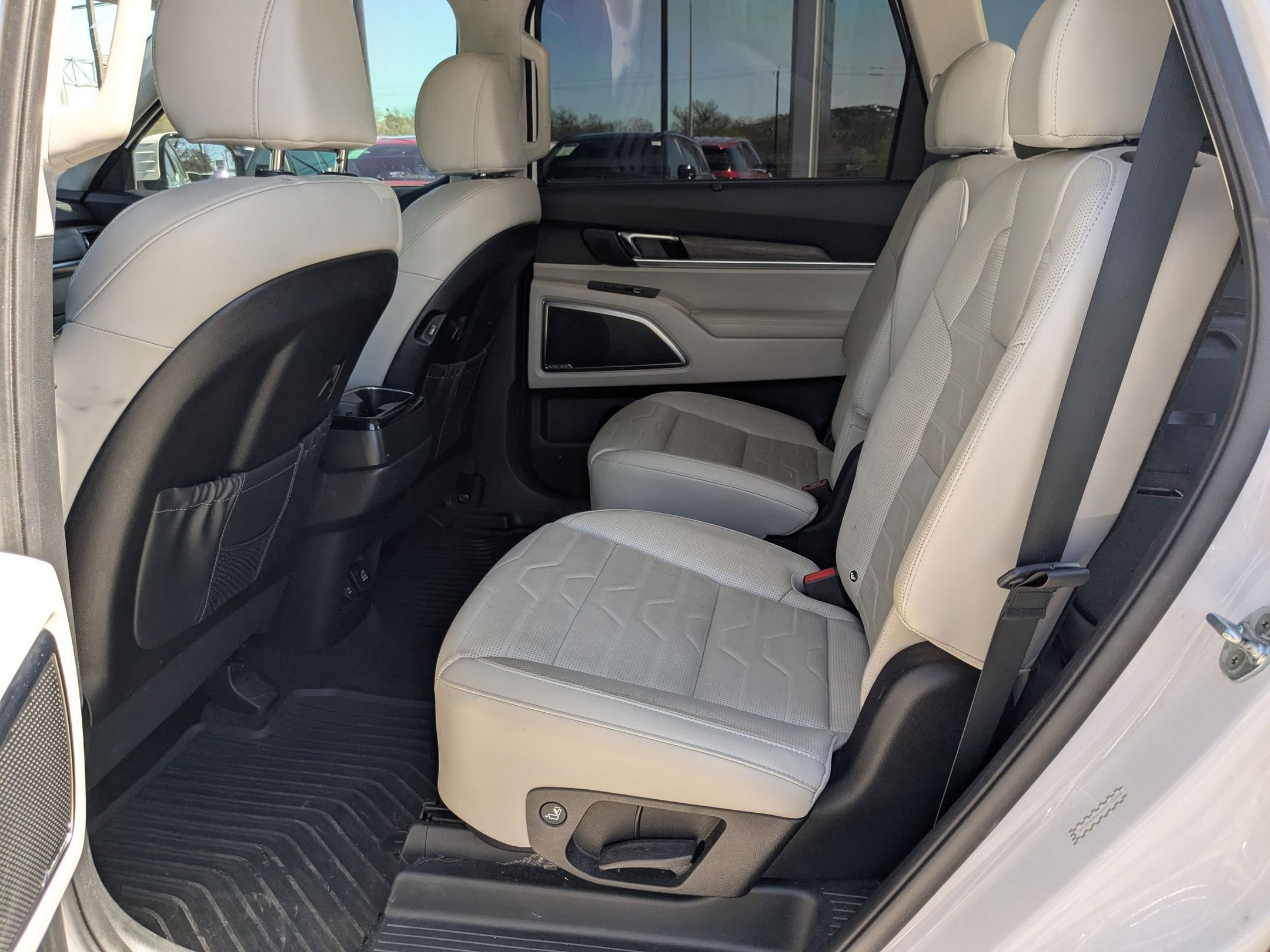 Used 2021 Kia Telluride SX w/ SX Prestige Package image 21