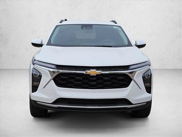 Used 2025 Chevrolet Trax LT FWD image 2