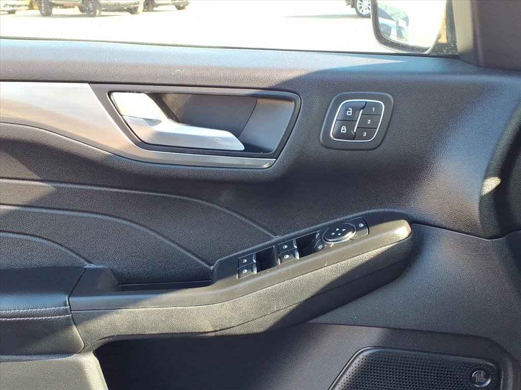 Used 2021 Ford Escape Titanium image 24