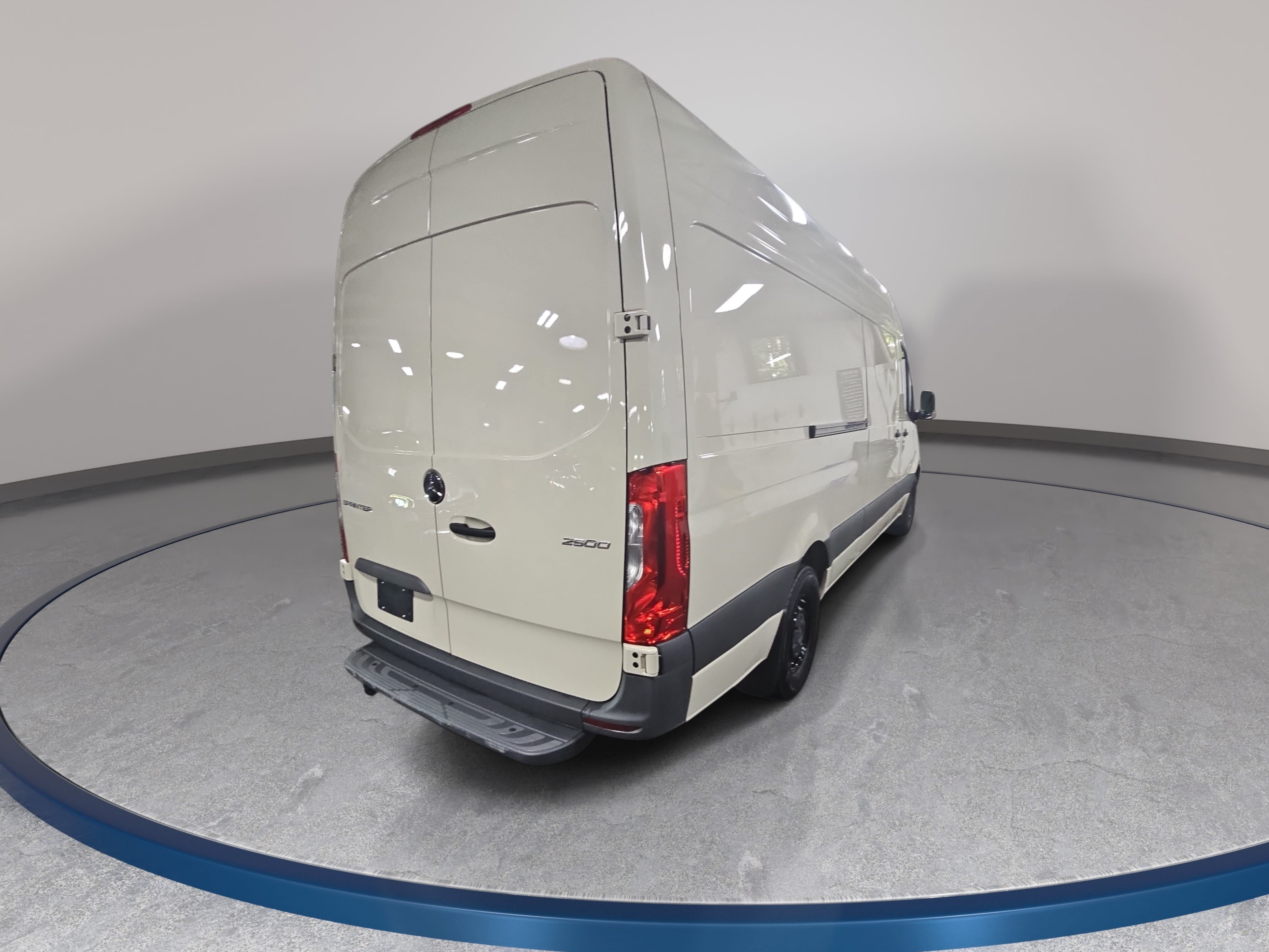 Used 2025 Mercedes-Benz Sprinter 2500 image 5
