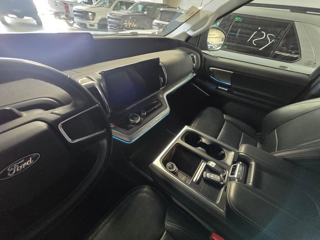 Used 2025 Ford Expedition Max Platinum image 16