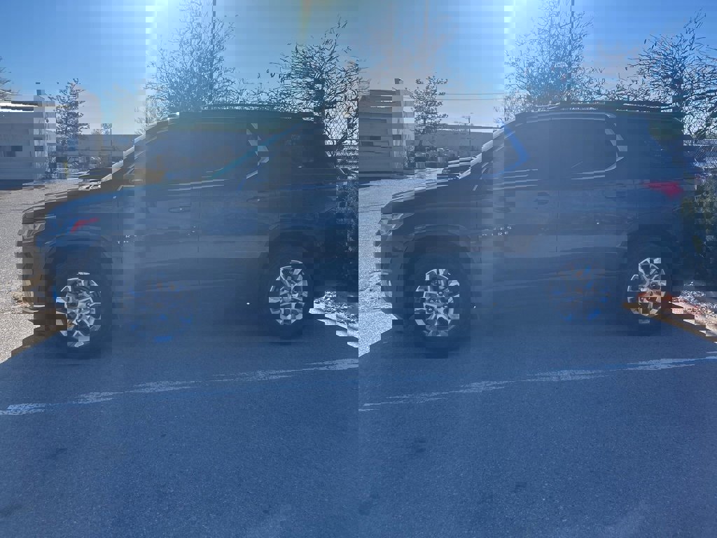 Used 2020 Chevrolet Traverse LT w/ Driver Confidence II Package image 8