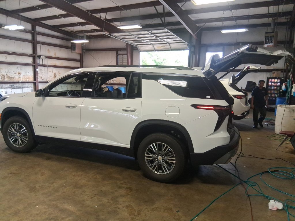 Used 2024 Chevrolet Traverse LT FWD image 3