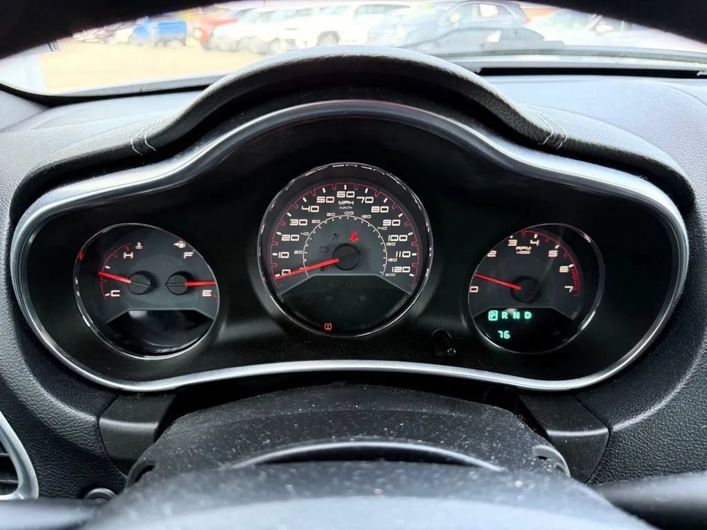 Used 2013 Dodge Avenger SE FWD image 20