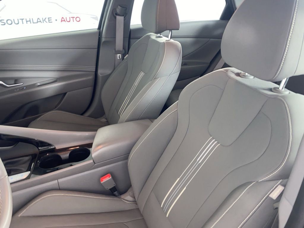 Used 2022 Hyundai Elantra SEL w/ Convenience + Premium Package image 12