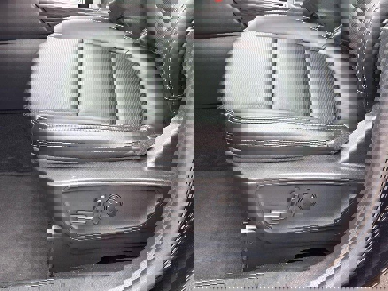 Used 2025 Ford Escape Platinum image 26