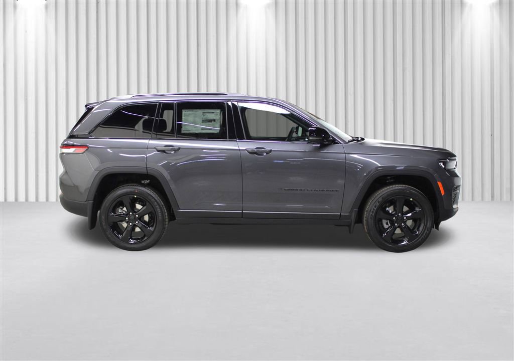 New 2025 Jeep Grand Cherokee Altitude image 2