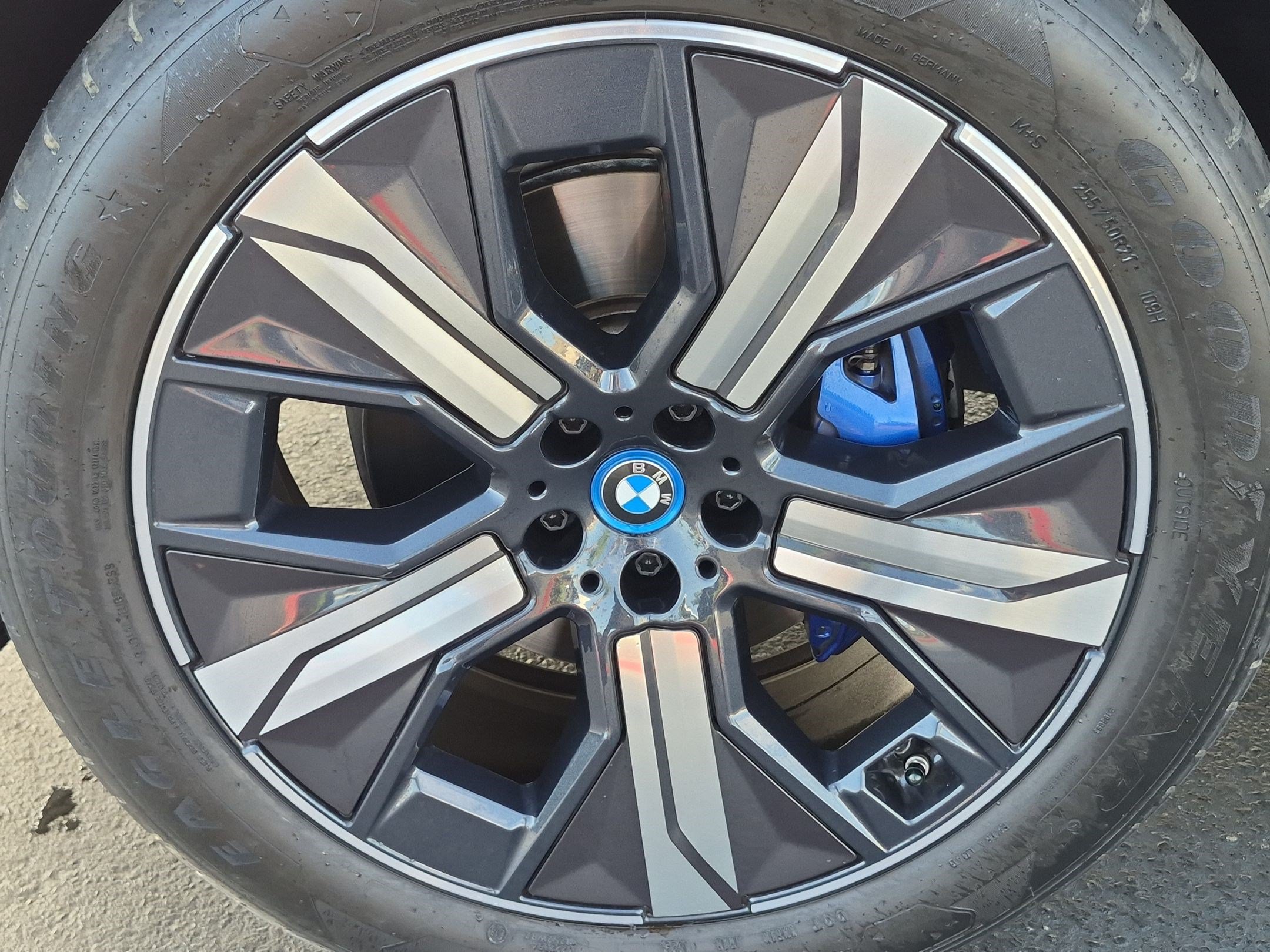 Certified 2024 BMW iX xDrive50 w/ Premium Package AWD/4WD image 13