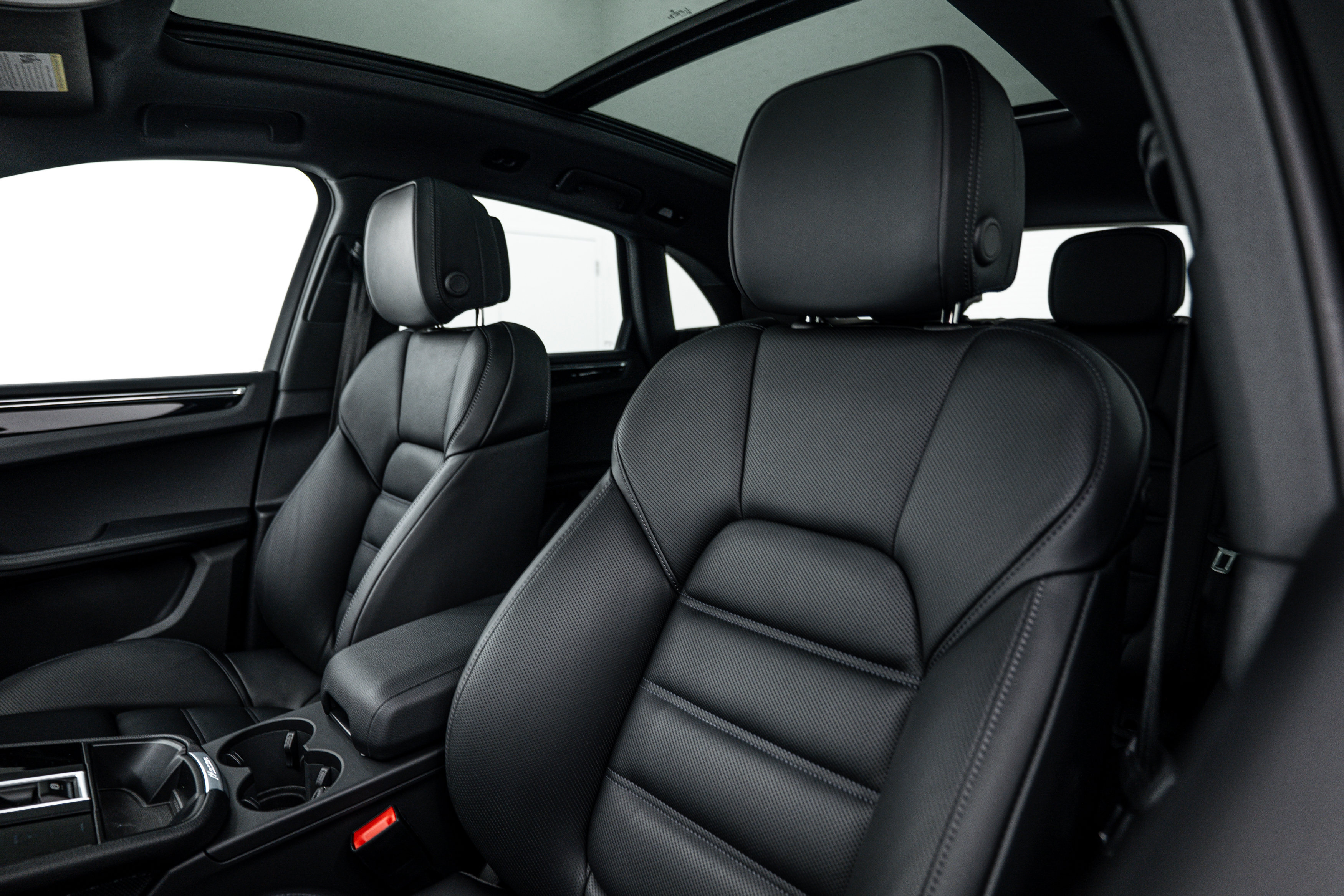 Certified 2026 Porsche Macan image 22